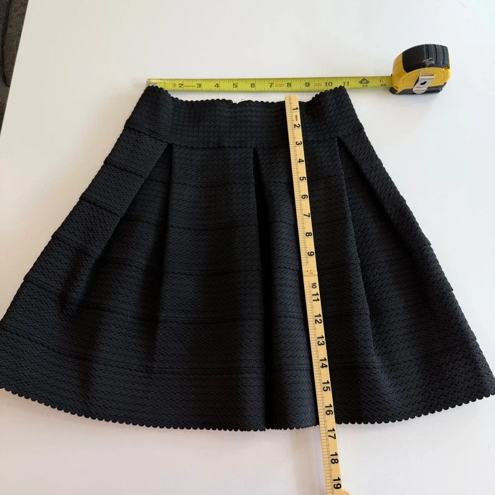 Textured Black Scalloped Skater Skirt Box Pleat High Waist Small CHS3299 - Picture 2 of 5